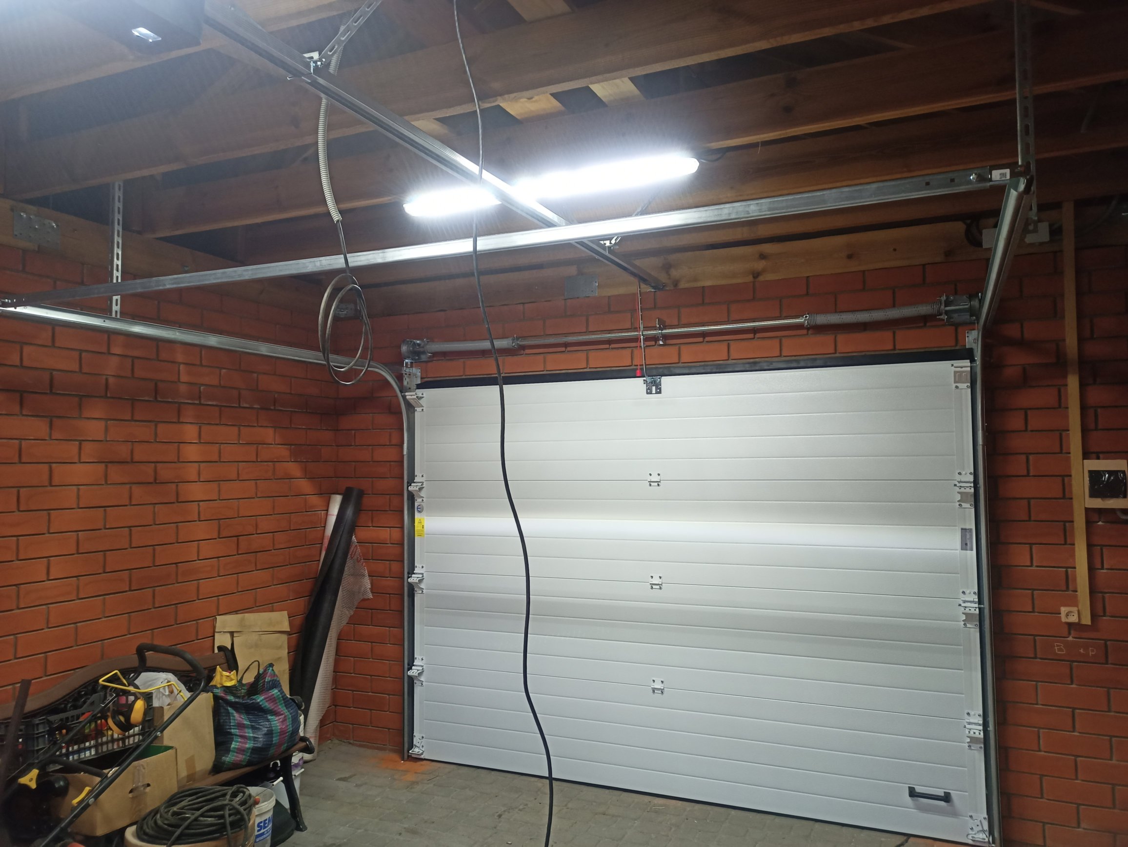 Секционные ворота